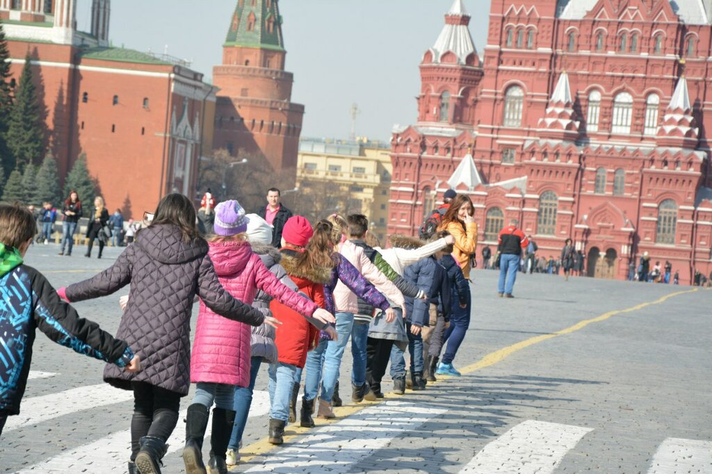 Империя туризма приглашает на увлекательные экскурсии по Москве школьников